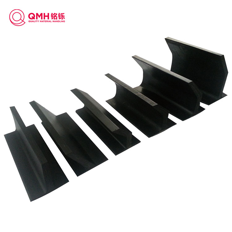 কেন আপনার উপাদান পরিচালনার প্রয়োজনের জন্য একটি সাইডওয়াল পরিবাহক বেল্ট ক্লিট বেছে নিন?